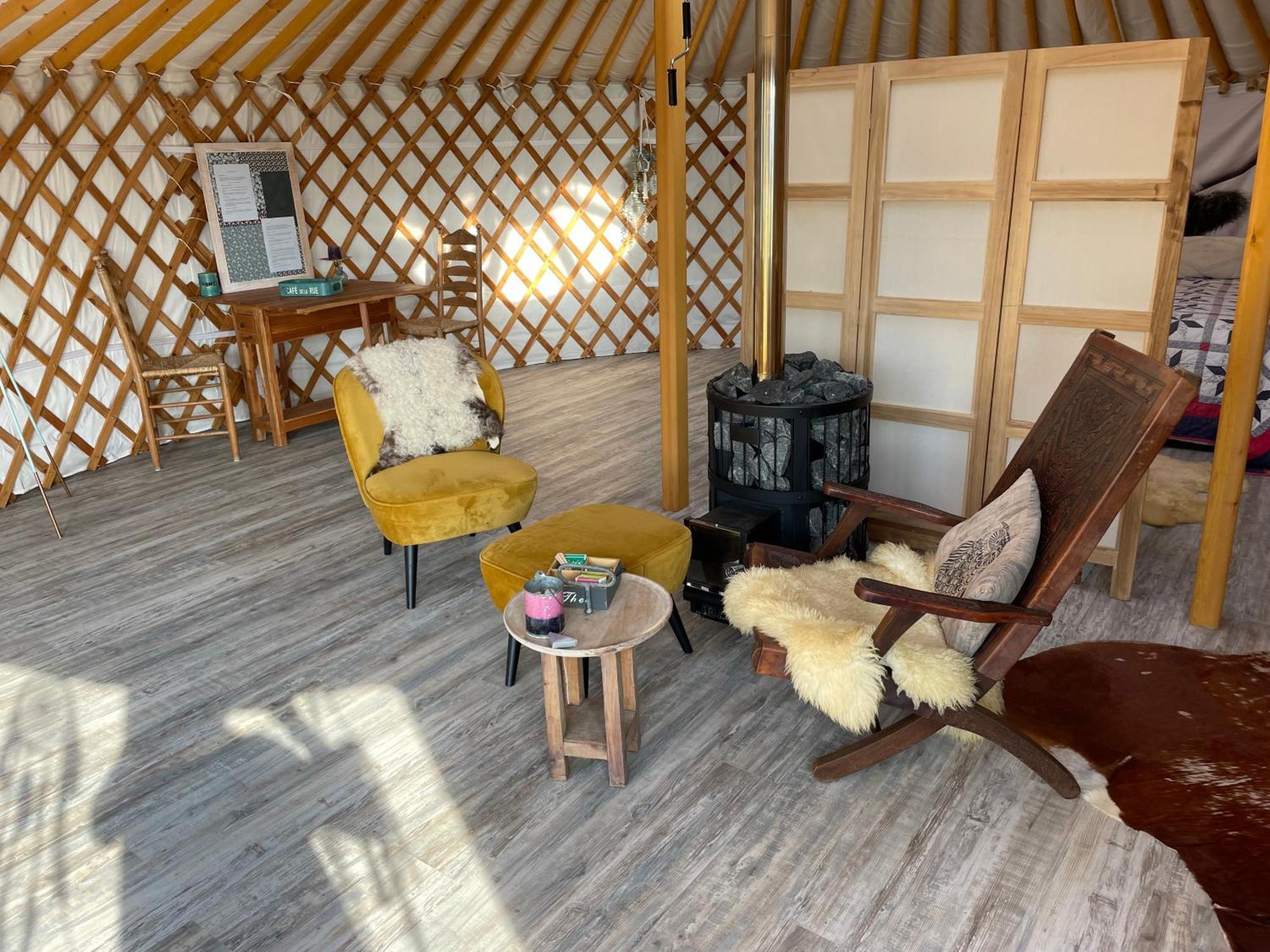 ホテル Luxe Yurt カウデーケルケ エクステリア 写真