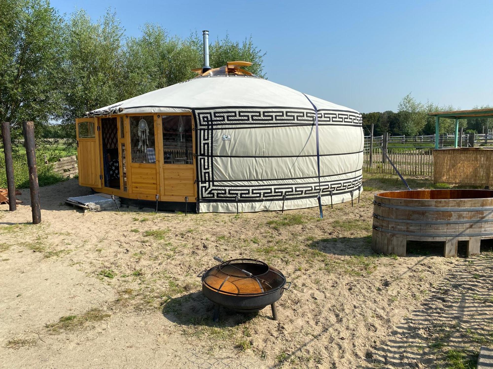 ホテル Luxe Yurt カウデーケルケ エクステリア 写真